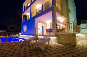 Отель Luxury Villa Star Lights Trogir - heated pool, hot tub, gym, billiard  Трогир